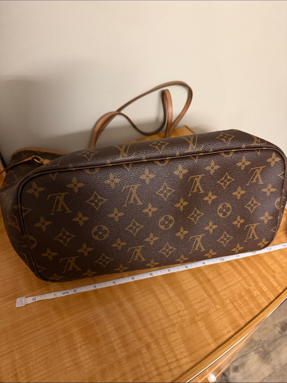 Authentic Louis Vuitton Monogram Canvas Tote with Tan Trim - Picture 9 of 11